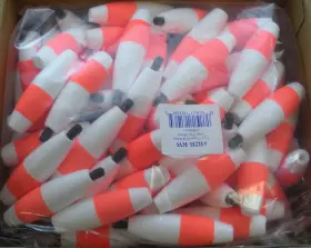 Betts Tackle B2b-rw 2-1/2 Inch X 5/8 Red And White Cigar Float With Peg Bag Of 100