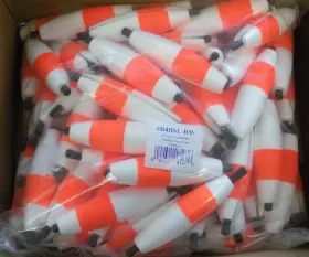 Betts Tackle B4bsl-rw 3 Inch Red And White Slotted Cigar Float With Pegs Bag Of 100 Betts Tackle B4bsl-rw 3 Inch Red And White Slotted Cigar Float With Pegs Bag Of 100