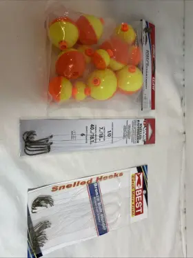 Eagle Claw 07030-002 Fishing Bundle Snap-on Float Orange/yellow 12ct And Hooks