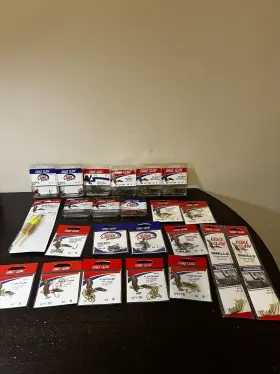 Eagle Claw Hooks 047708069298 23 Piece Lot Fishing Jig Plain Shank Aberdeen Baitholder Snells