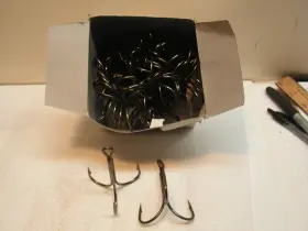 Eagle Claw Hooks 047708701006 Treble 10/0 Box Of 36. Bronze