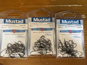Mustad 023534401082 Signature Fly Hooks C52s Bln Sz 4 75 Std/2xl Stinger Deer Black