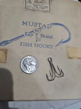 Mustad 3353-a 1000 - 1/0 Treble Hooks. Ringed Nickleplated. Short Shank Mustad 3353-a 1000 - 1/0 Treble Hooks. Ringed Nickleplated. Short Shank