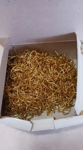 Mustad 37142 Size 4 Gold Kahle Hooks Bulk Lot About 400 Mustad 37142 Size 4 Gold Kahle Hooks Bulk Lot About 400