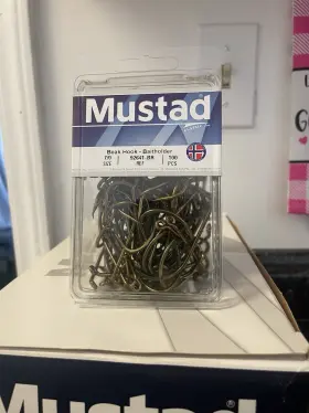 Mustad 92641br-70 100 Bronze Beak Bait Hooks Size 7/0 Special 2 Slice Shaft