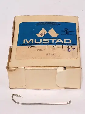 Mustad 92695 Vintage And Son Fishing Mustad-beak Hooks Model Size 6 Box Of 67